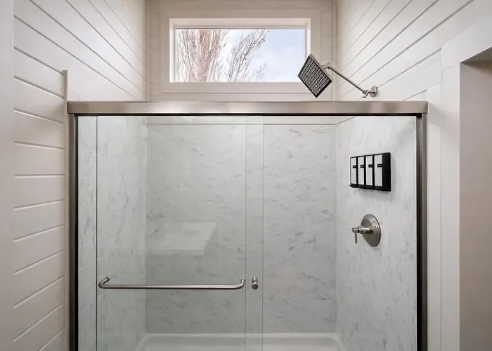 Ultra Luxury Tiny With Deck Apartment Page